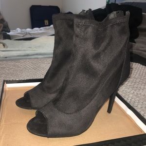 MAKE ME AN OFFER - Black Booties